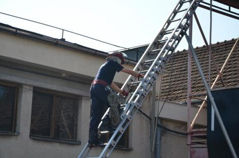 Întâlnirea cu salvatorii: Orădenii au sărbătorit Ziua Pompierilor la ISU Crişana (FOTO)