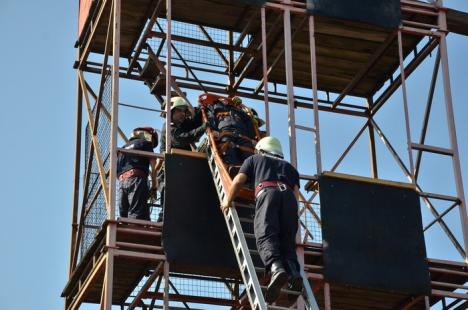 Întâlnirea cu salvatorii: Orădenii au sărbătorit Ziua Pompierilor la ISU Crişana (FOTO)