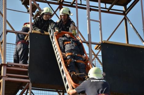 Întâlnirea cu salvatorii: Orădenii au sărbătorit Ziua Pompierilor la ISU Crişana (FOTO)