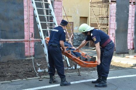 Întâlnirea cu salvatorii: Orădenii au sărbătorit Ziua Pompierilor la ISU Crişana (FOTO)