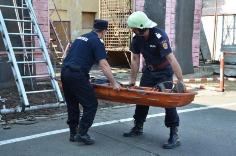 Întâlnirea cu salvatorii: Orădenii au sărbătorit Ziua Pompierilor la ISU Crişana (FOTO)