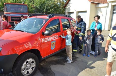 Întâlnirea cu salvatorii: Orădenii au sărbătorit Ziua Pompierilor la ISU Crişana (FOTO)