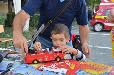 Întâlnirea cu salvatorii: Orădenii au sărbătorit Ziua Pompierilor la ISU Crişana (FOTO)