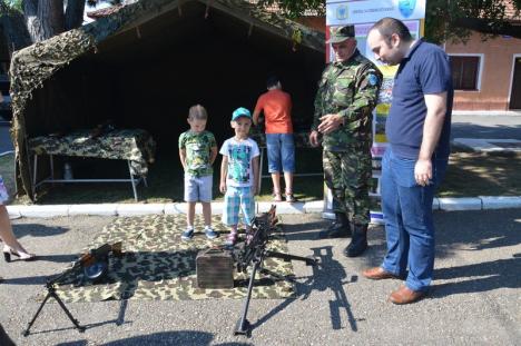 În vizită la transmisioniştii militari: Bihorenii au putut vedea dotările Centrului 54 Comunicaţii Oradea (FOTO/VIDEO)