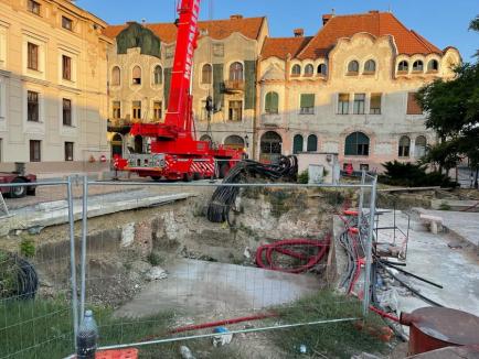 Două posturi trafo de câte 40 de tone au fost montate în Piața Ferdinand din Oradea (FOTO / VIDEO)