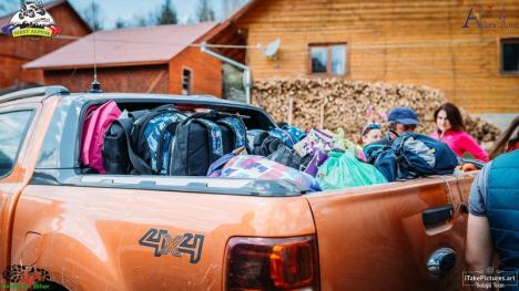 Pasionați de mașini și de... fapte bune: 160 de persoane au primit cadouri de la Asociația West Alpine Off Road (FOTO)