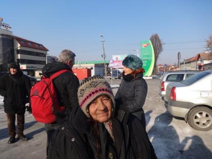 Ajutor pentru amărâţi. ASCO le oferă în fiecare zi o masă caldă oamenilor străzii (FOTO)