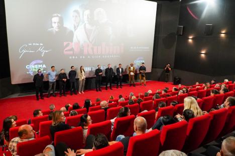 „21 de rubini”, proiecție cu lacrimi și aplauze la Oradea. Cel mai nou film al preotului Ciprian Mega spune o poveste cruntă despre România (FOTO)