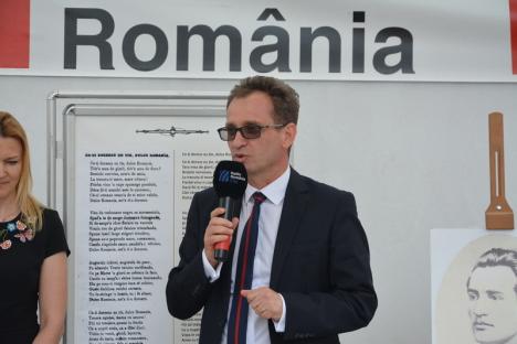 'Dragă Românie...': Elevi bihoreni premiaţi pentru eseuri despre ce îi doresc ţării (FOTO)