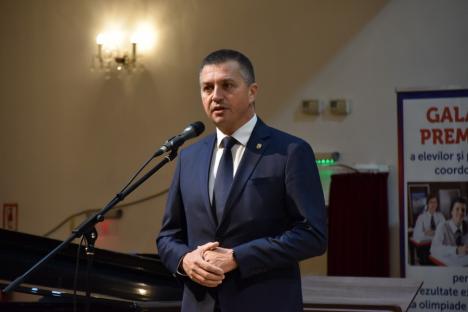 Ambasadorii Oradiei: Elevii excelenți ai orașului și profesorii care i-au pregătit au fost premiați (FOTO)