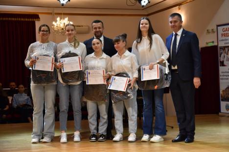 Ambasadorii Oradiei: Elevii excelenți ai orașului și profesorii care i-au pregătit au fost premiați (FOTO)