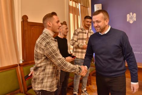 Cei trei campioni mondiali la minifotbal din Oradea au fost premiați cu câte 5.000 de lei (FOTO)