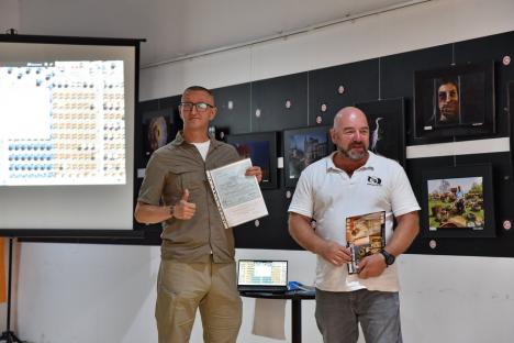 „Snaps&Shots”: Încă doi jurnaliști de la BIHOREANUL au devenit fotografi acreditați, instruiți de cel mai premiat artist din România (FOTO)