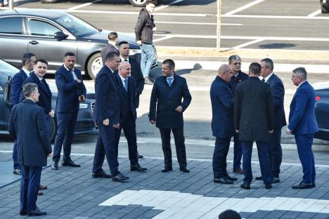Nicolae Ciucă, la inaugurarea noii săli polivalente din Oradea: „E model de bună practică”. Birta le-a mulțumit lui Ponta, Cioloș și actualului prim-ministru (FOTO/VIDEO)