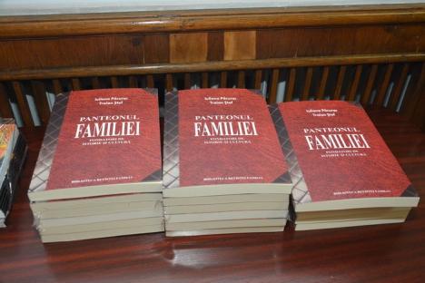 Zilele Revistei Familia au început cu lansări de carte şi cu decernarea celor opt premii tradiţionale (FOTO)