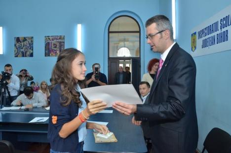 Elevii zecişti la examenele naţionale, premiaţi cu câte 1.000 de lei (FOTO/VIDEO)