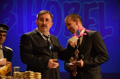 Gala Premiilor lui Bihorel: De ce i-am trimis primarului Ilie Bolojan o pereche de ochelari