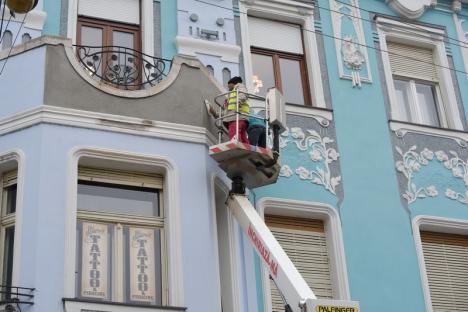 Ghici ciupercă cine! Palatului Moskovits Miksa din Oradea a început să-i crape fața (FOTO)