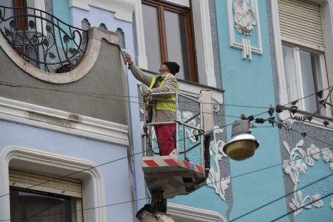 Ghici ciupercă cine! Palatului Moskovits Miksa din Oradea a început să-i crape fața (FOTO)