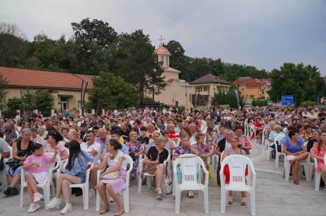 Preotul Constantin Necula, la conferința din Băile Felix: „Nu m-am uitat la filmul 21 de rubini. Am o igienă mentală foarte selectivă” (FOTO/VIDEO)