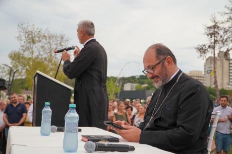 Preotul Constantin Necula, la conferința din Băile Felix: „Nu m-am uitat la filmul 21 de rubini. Am o igienă mentală foarte selectivă” (FOTO/VIDEO)