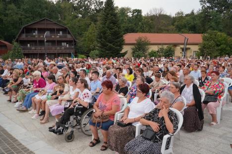 Preotul Constantin Necula, la conferința din Băile Felix: „Nu m-am uitat la filmul 21 de rubini. Am o igienă mentală foarte selectivă” (FOTO/VIDEO)