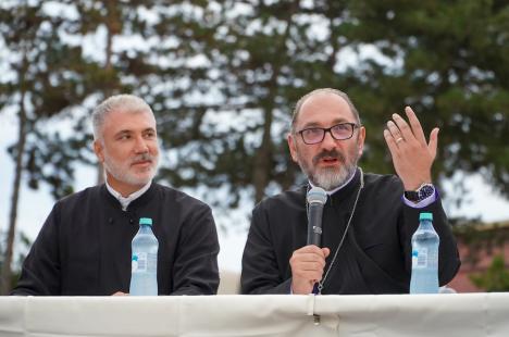 Preotul Constantin Necula, la conferința din Băile Felix: „Nu m-am uitat la filmul 21 de rubini. Am o igienă mentală foarte selectivă” (FOTO/VIDEO)