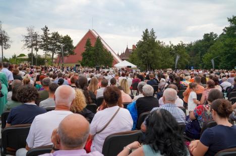 Preotul Constantin Necula, la conferința din Băile Felix: „Nu m-am uitat la filmul 21 de rubini. Am o igienă mentală foarte selectivă” (FOTO/VIDEO)