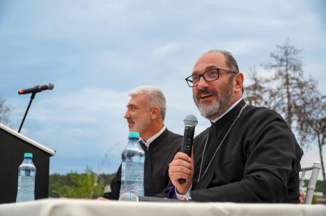 Preotul Constantin Necula, la conferința din Băile Felix: „Nu m-am uitat la filmul 21 de rubini. Am o igienă mentală foarte selectivă” (FOTO/VIDEO)