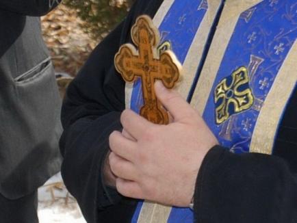 Popi la DNA: Trei preoţi ortodocşi au fost reţinuţi pentru şantaj faţă de un şef al Bisericii