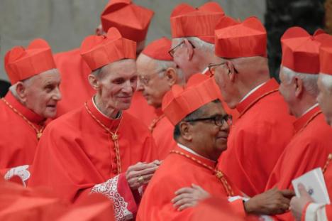 Nou scandal la Vatican: O escortă masculină a 'dezbrăcat' 36 de preoți homosexuali