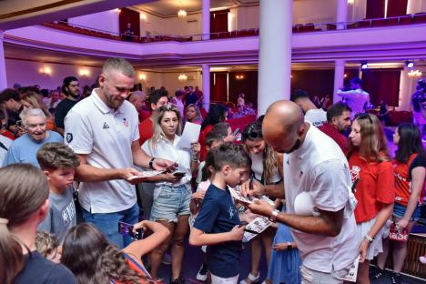 CSM CSU Oradea şi-a prezentat noul lot. Radovan Markovic a fost introdus în Hall of Fame (FOTO)