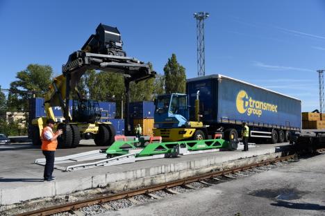 Cu TIR-ul pe şine. TX Logistik şi-a inaugurat noua legătură feroviară cu Germania pornind din intermodalul de la Oradea (FOTO / VIDEO)