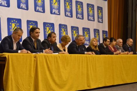 PNL Bihor şi-a lansat candidaţii la alegerile parlamentare. Bolojan: Vrem un scor de 45% (FOTO / VIDEO)