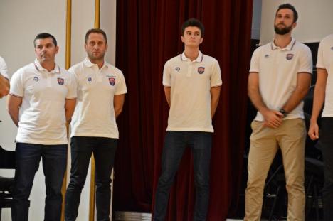 Campionii României s-au întors: Baschetbaliștii de la CSM Oradea au fost prezentați oficial într-o gală la Filarmonică (FOTO / VIDEO)