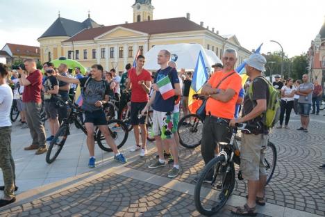 Orădenii au făcut cunoştinţă cu echipele prezente la Turul Ciclist al Bihorului (FOTO)