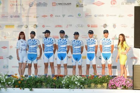 Orădenii au făcut cunoştinţă cu echipele prezente la Turul Ciclist al Bihorului (FOTO)