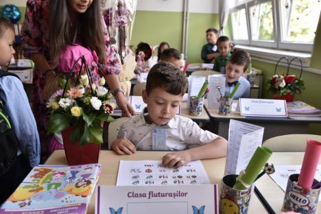 A sunat clopoțelul! Cei peste 94.000 de elevi din Bihor au început școala (FOTO)