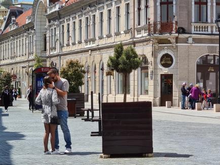 Cum arată prima zi fără mască de protecție în aer liber, în Oradea (FOTO / VIDEO)