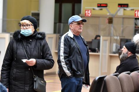 Trei orădeni din zece poartă încă mască de protecție, în ciuda ridicării restricţiilor anti-Covid-19 (FOTO)