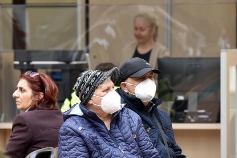Trei orădeni din zece poartă încă mască de protecție, în ciuda ridicării restricţiilor anti-Covid-19 (FOTO)