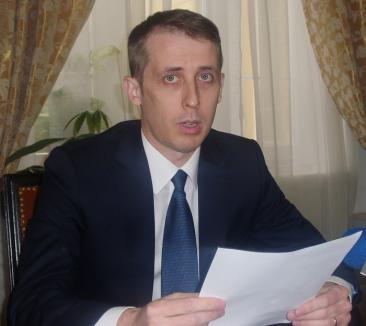 Laude pe bani publici: Primarul din Botoşani îşi face broşură cu realizările din primul an de mandat