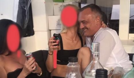 Orgie cu urmări: Proaspăt reales, primarul ungur Zsolt Borkai, filmat când făcea sex cu o prostituată pe un yacht, şi-a dat demisia