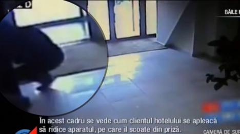 S-a făcut de râs în toată ţara: Primar, prins când fura dintr-un hotel din Băile Felix (VIDEO)