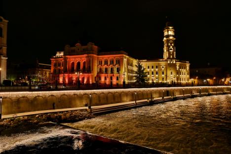 Primăria Oradea, iluminată în portocaliu, de Ziua Internațională pentru eliminarea violenței asupra femeilor (FOTO)