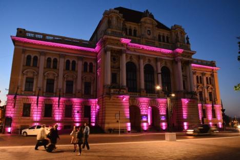Primăria Oradea a devenit roz, de Ziua mondială a cancerului la sân (FOTO)