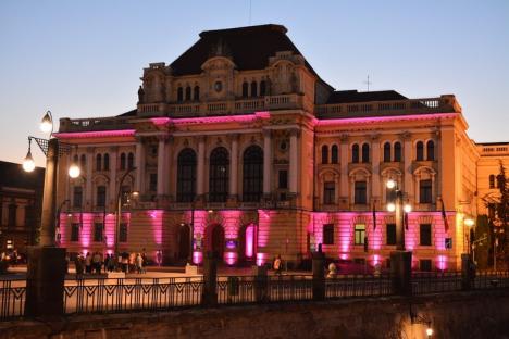 Primăria Oradea a devenit roz, de Ziua mondială a cancerului la sân (FOTO)