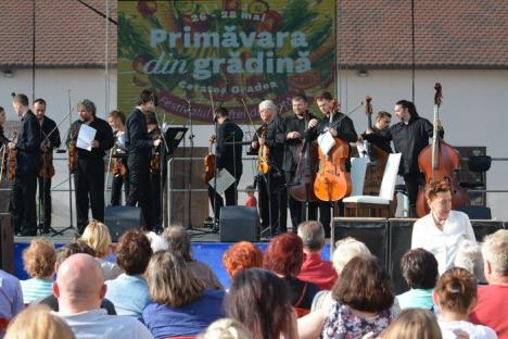 Vivaldi în Cetate. Sute de orădeni au participat la deschiderea primei ediţii a festivalului 'Primăvara din grădină' (FOTO / VIDEO)