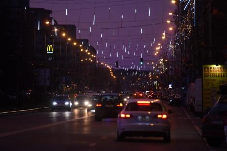 Primești cât plătești! Primăria a „orbit” orădenii cu cel mai sărăcăcios și fad iluminat festiv din ultimii ani (FOTO)