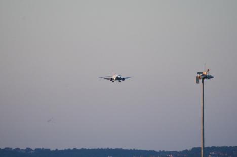 'Pârtie' deschisă: Pe Aeroportul Oradea a aterizat cel dintâi Boeing de tip mare, care a adus primii 147 turişti din Israel (FOTO / VIDEO)